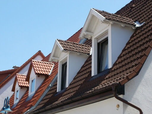 DIY vs. Professional Roofing: What’s the Right Option for Your Home?